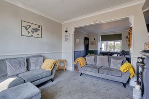 Lounge/Diner- click for photo gallery